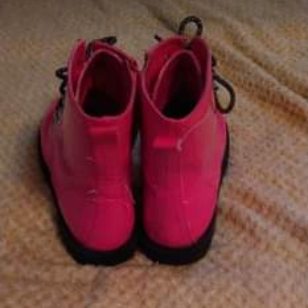 Combat boots